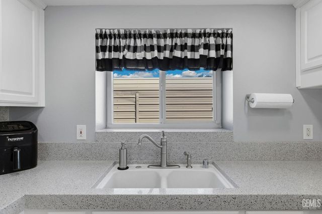 12102 Magruder Avenue, Bakersfield, CA 93312