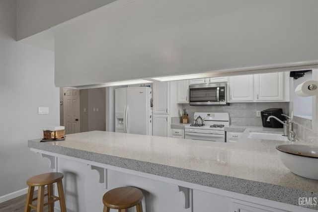 12102 Magruder Avenue, Bakersfield, CA 93312