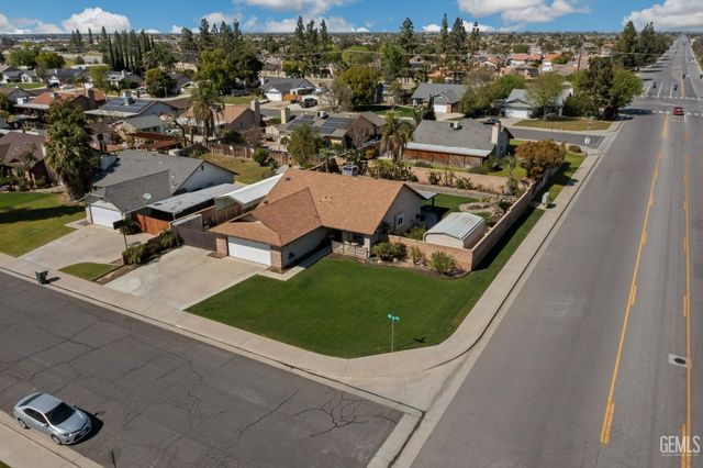 12102 Magruder Avenue, Bakersfield, CA 93312