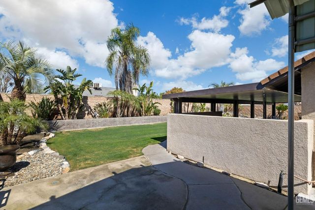 12102 Magruder Avenue, Bakersfield, CA 93312