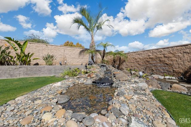 12102 Magruder Avenue, Bakersfield, CA 93312