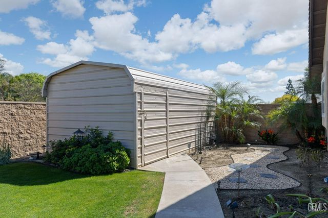 12102 Magruder Avenue, Bakersfield, CA 93312