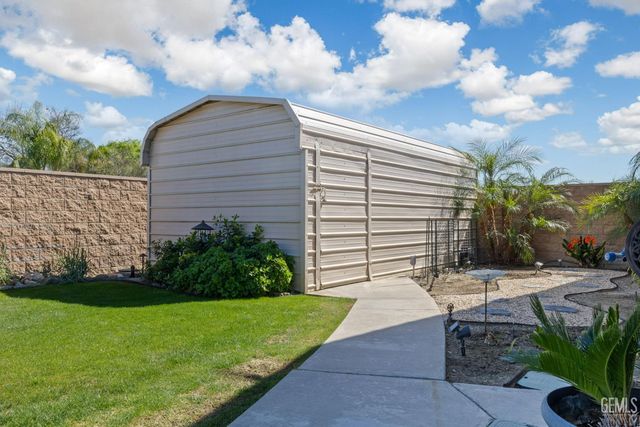 12102 Magruder Avenue, Bakersfield, CA 93312