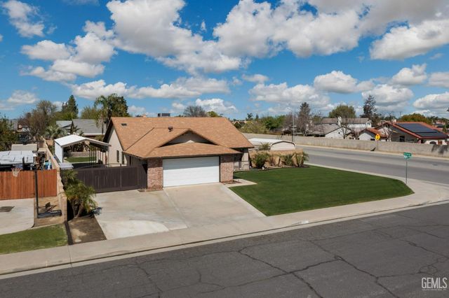 12102 Magruder Avenue, Bakersfield, CA 93312