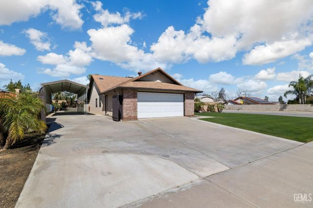 12102 Magruder Avenue, Bakersfield, CA 93312