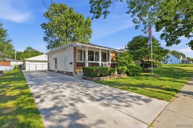 56 Brunswick Road, Lancaster, NY 14043