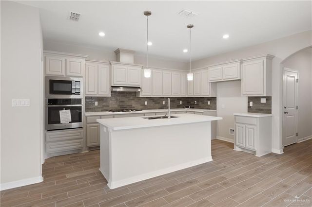 1424 E Silos Avenue, Edinburg, TX 78542