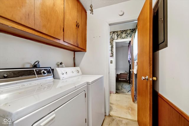 2436 Galaxy Lane, Indianapolis, IN 46229