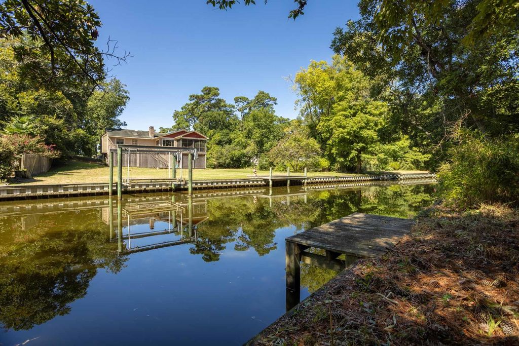 Image 2 of property listing at 131 W Holly Trail Lot 16, Southern Shores, NC 27949