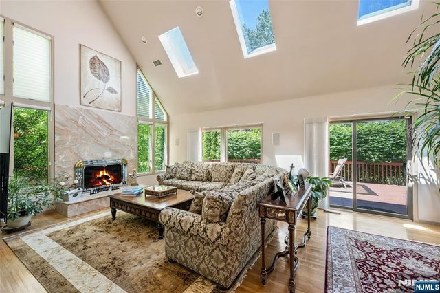 59 Deerfield Lane, Upper Saddle River, NJ 07458
