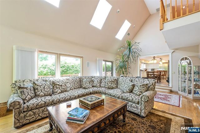 59 Deerfield Lane, Upper Saddle River, NJ 07458