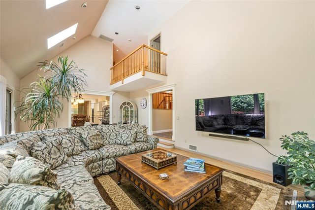 59 Deerfield Lane, Upper Saddle River, NJ 07458
