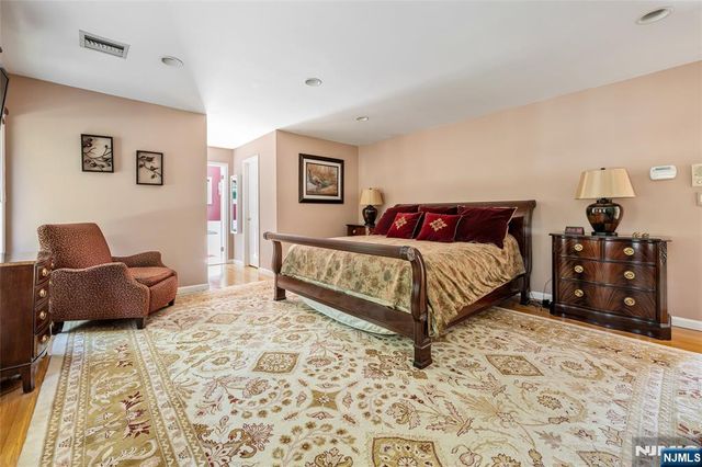 59 Deerfield Lane, Upper Saddle River, NJ 07458