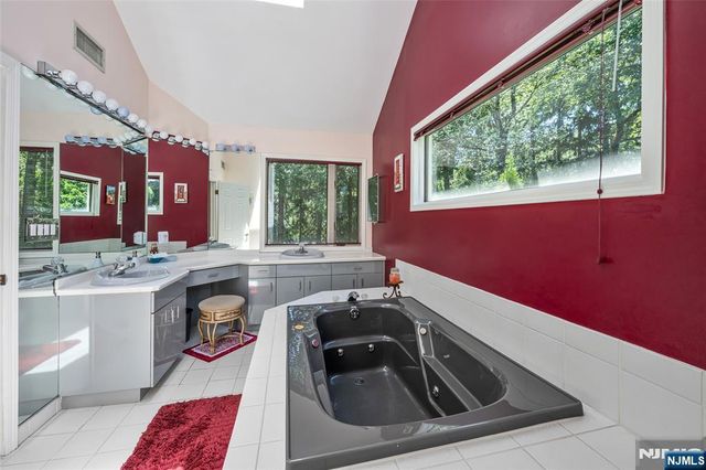 59 Deerfield Lane, Upper Saddle River, NJ 07458