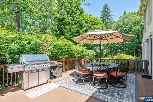 59 Deerfield Lane, Upper Saddle River, NJ 07458