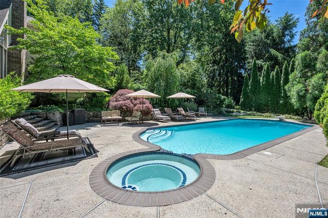 59 Deerfield Lane, Upper Saddle River, NJ 07458