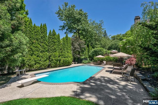 59 Deerfield Lane, Upper Saddle River, NJ 07458