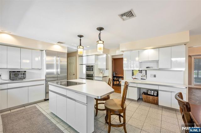 59 Deerfield Lane, Upper Saddle River, NJ 07458