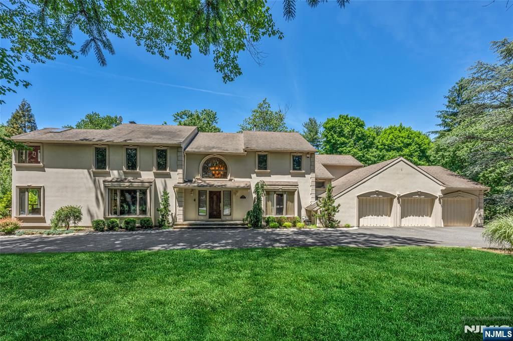 59 Deerfield Lane, Upper Saddle River, NJ 07458