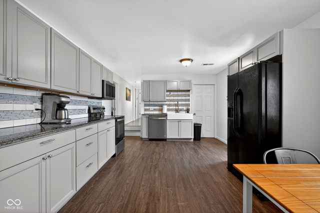 4976 N 200 W, Greenfield, IN 46140