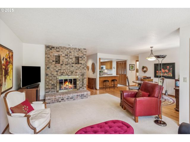 562 Sw EASTMAN Pkwy, Gresham, OR 97080