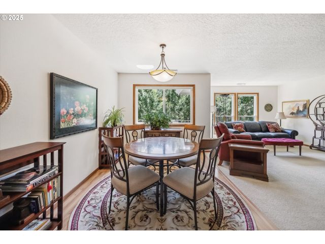 562 Sw EASTMAN Pkwy, Gresham, OR 97080