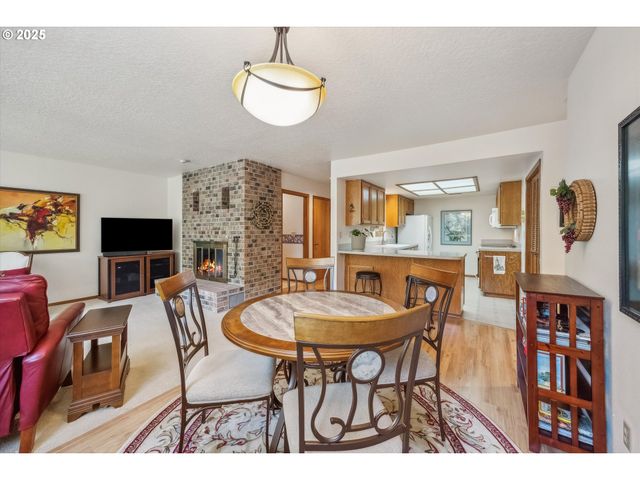 562 Sw EASTMAN Pkwy, Gresham, OR 97080