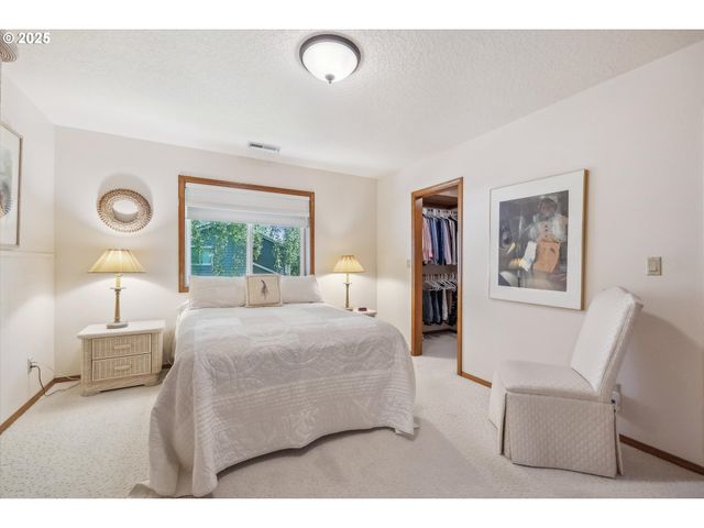 562 Sw EASTMAN Pkwy, Gresham, OR 97080