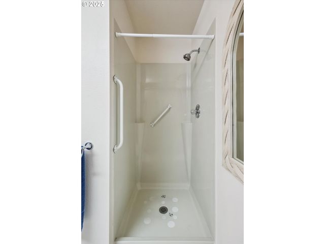 562 Sw EASTMAN Pkwy, Gresham, OR 97080
