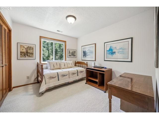 562 Sw EASTMAN Pkwy, Gresham, OR 97080