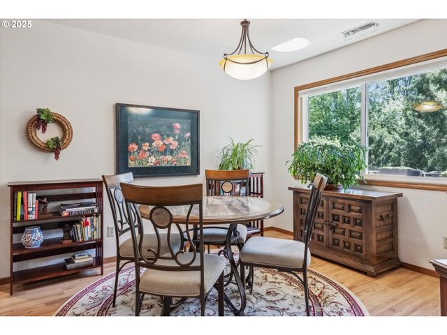 562 Sw EASTMAN Pkwy, Gresham, OR 97080