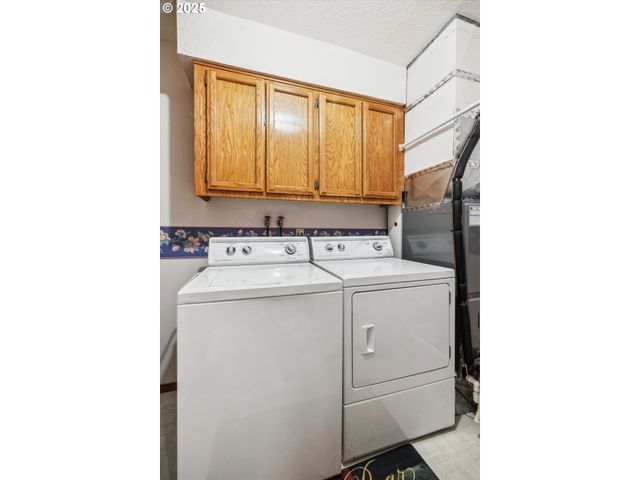 562 Sw EASTMAN Pkwy, Gresham, OR 97080