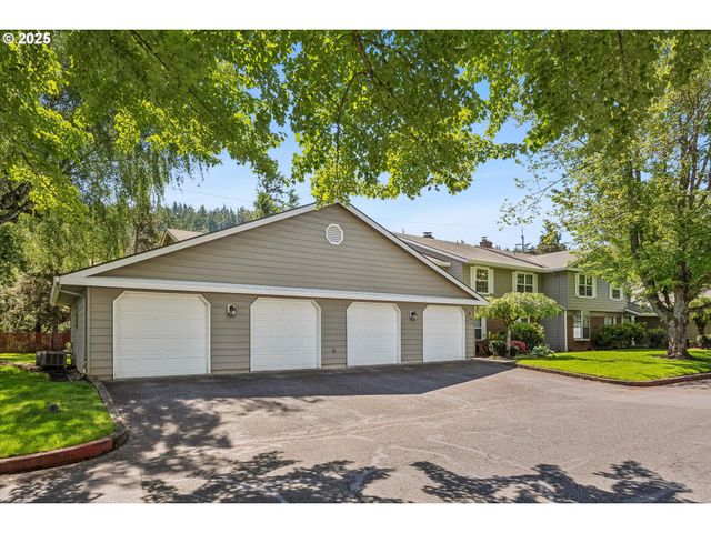 562 Sw EASTMAN Pkwy, Gresham, OR 97080