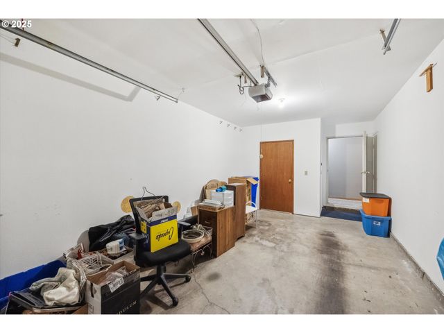 562 Sw EASTMAN Pkwy, Gresham, OR 97080