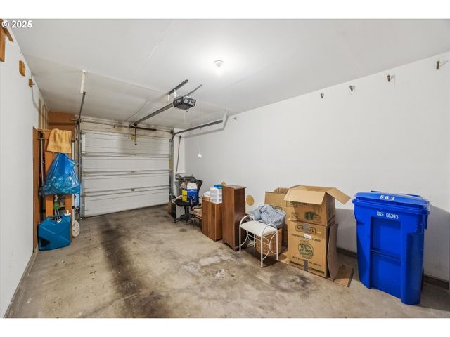 562 Sw EASTMAN Pkwy, Gresham, OR 97080