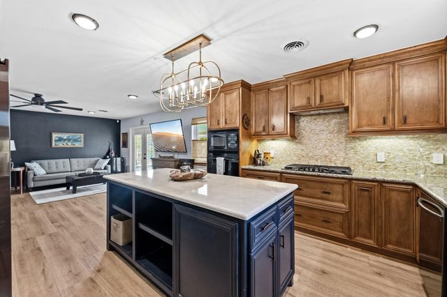 5711 Cerritos Drive, Houston, TX 77035