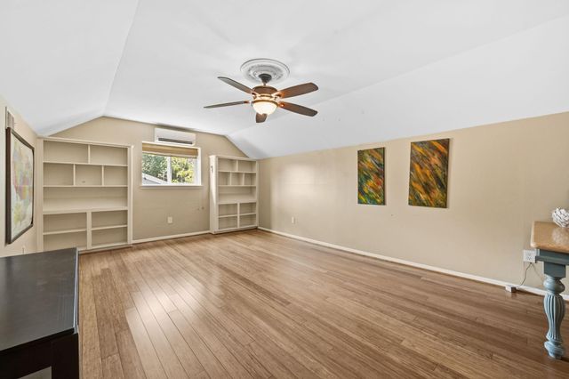 5711 Cerritos Drive, Houston, TX 77035