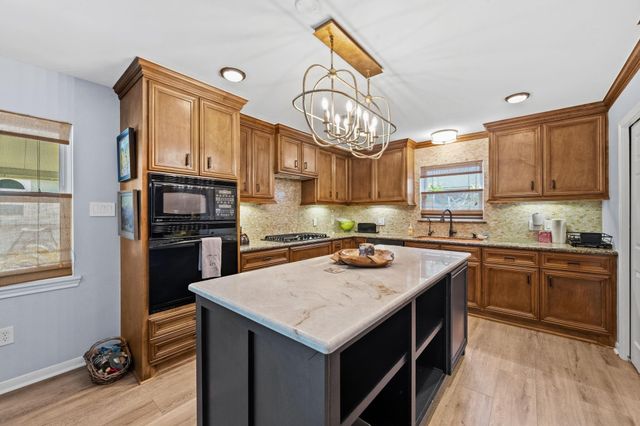 5711 Cerritos Drive, Houston, TX 77035