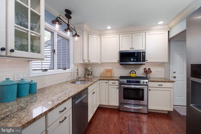 13 RAILROAD PL, Pennington, NJ 08534