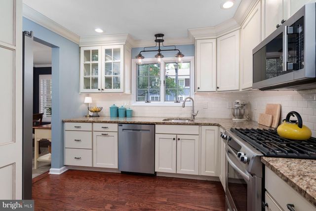 13 RAILROAD PL, Pennington, NJ 08534