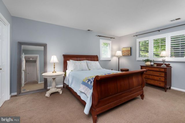 13 RAILROAD PL, Pennington, NJ 08534