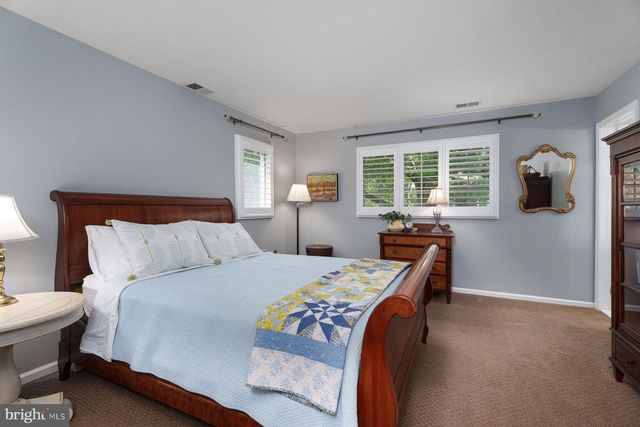 13 RAILROAD PL, Pennington, NJ 08534