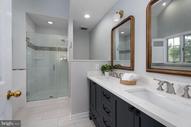 13 RAILROAD PL, Pennington, NJ 08534