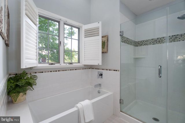 13 RAILROAD PL, Pennington, NJ 08534