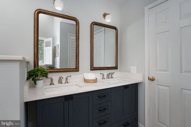 13 RAILROAD PL, Pennington, NJ 08534