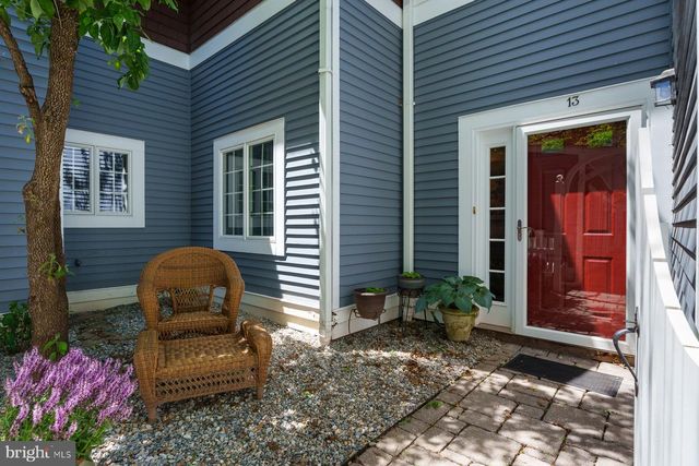 13 RAILROAD PL, Pennington, NJ 08534