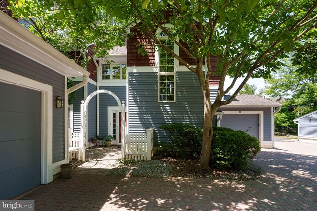 13 RAILROAD PL, Pennington, NJ 08534