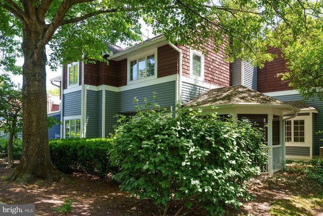 13 RAILROAD PL, Pennington, NJ 08534