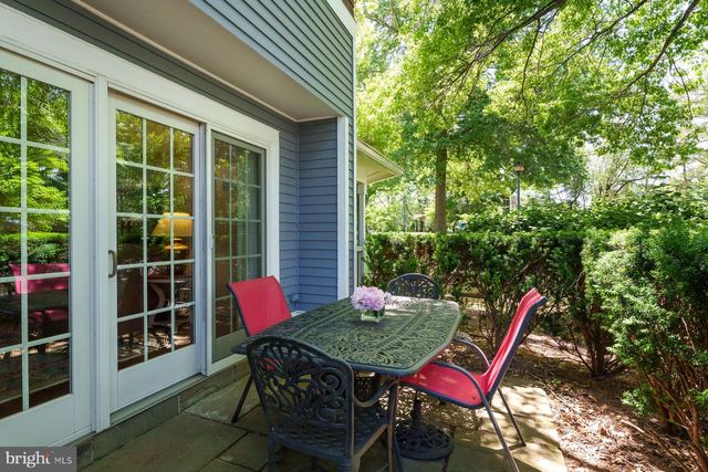 13 RAILROAD PL, Pennington, NJ 08534
