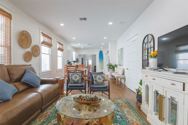 2912 Avenue R, Galveston, TX 77550